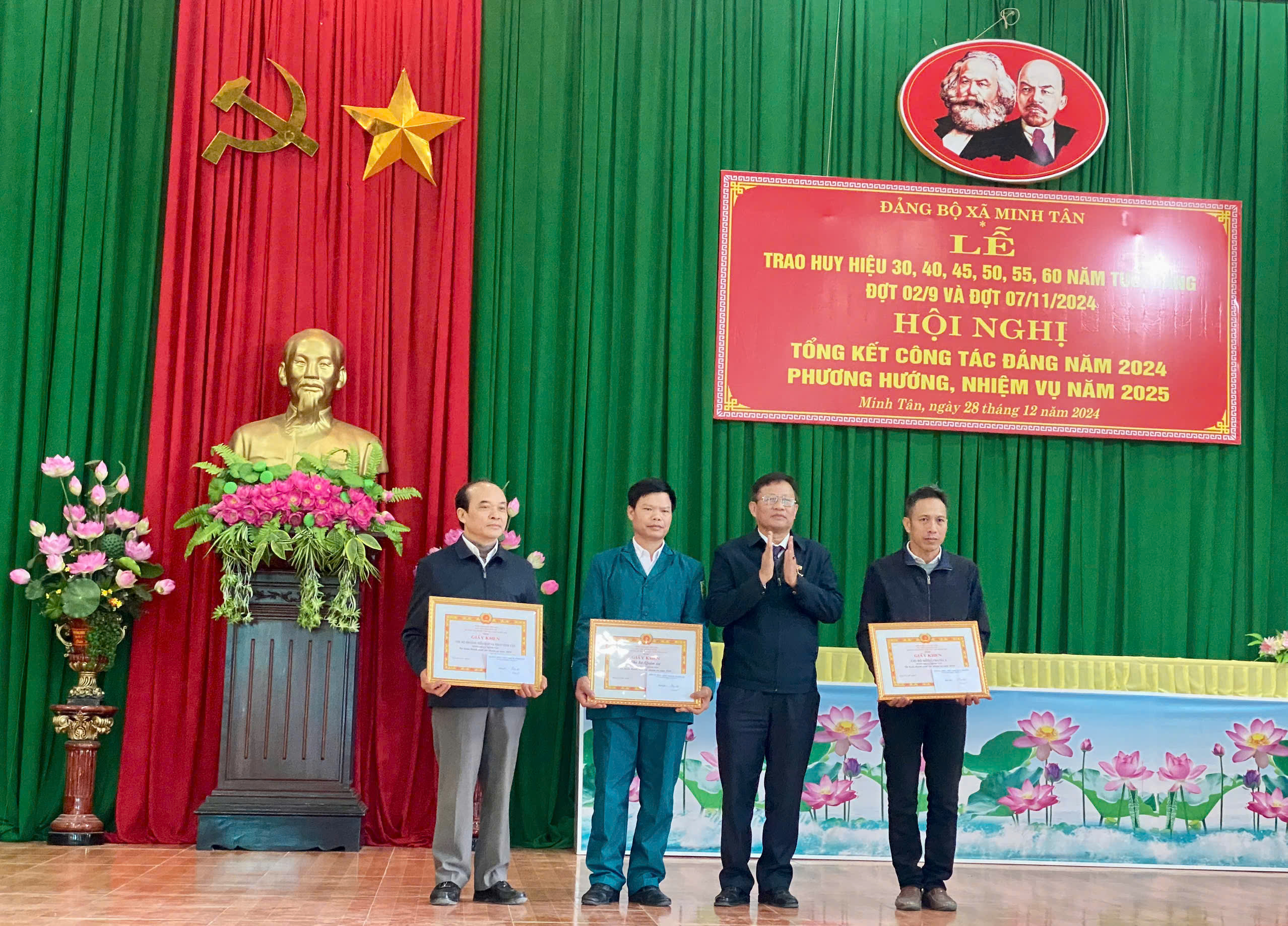 Anh-tin-bai